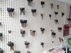 汽车钥匙不小心掉了怎么办？配一把一般多少钱？