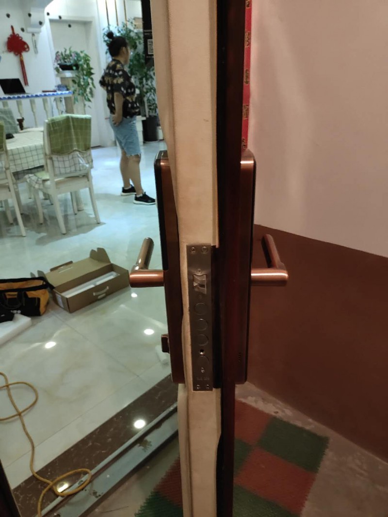 租房换锁还是换锁芯？防盗门换锁的方法是怎样的？