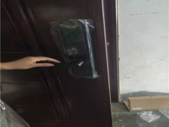 金乡县安装感应式门锁时应注意什么？