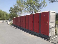 立维为武汉某商场举行的节日庆典提供移动厕所出租服务