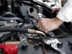 奔驰车发动机灯亮故障，会泽汽车维修店故障分析！