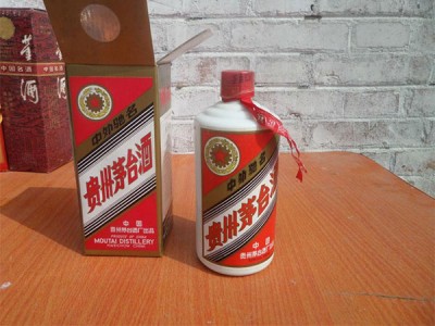 怎么从瓶盖这4个变化看五星茅台酒真假