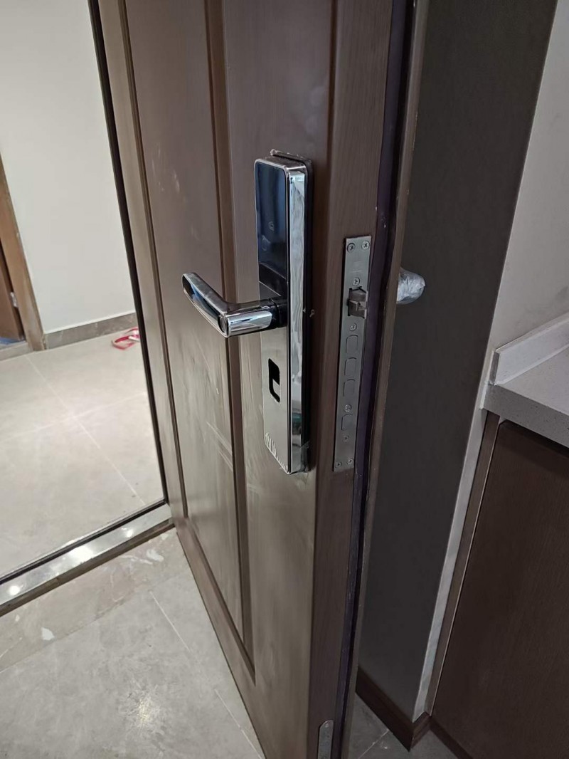 增城新塘门锁被锁住打不开的原因