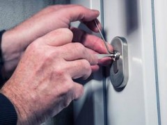 在营山，上门开防盗门锁如何收费？