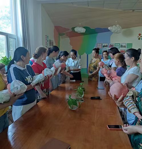 哈密外派月嫂：提供经验丰富的月嫂服务，帮助产妇进行产后护理