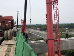 多台吊车同步作业如何保障其安全性？