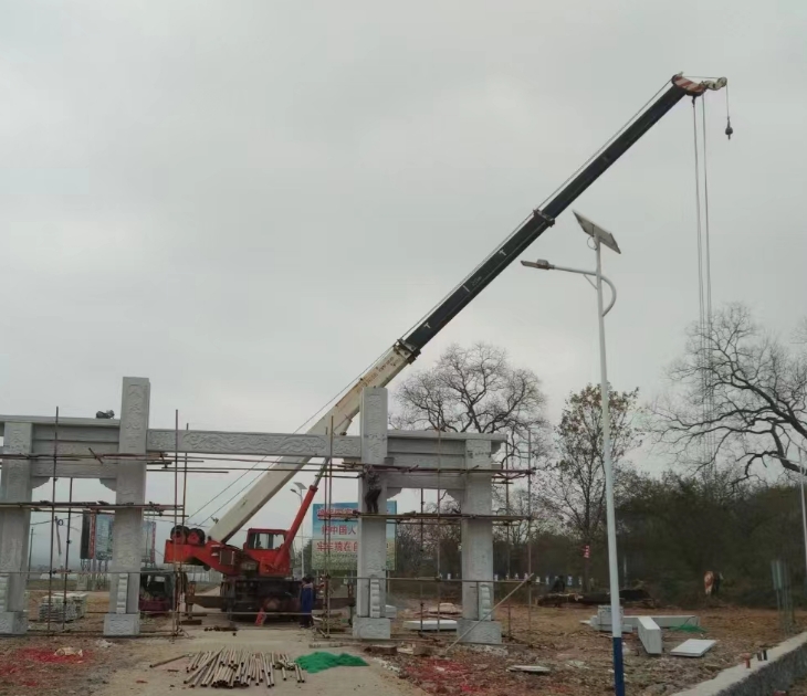 在起吊大吨位物体时为何要进行吊装钳的试吊？