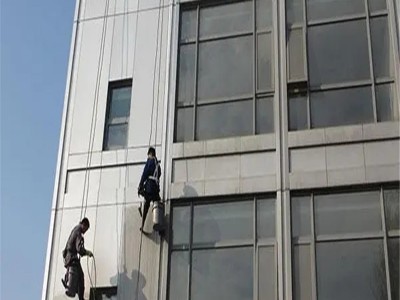 高压水枪清洗青田外墙，安全与效率并重的选择