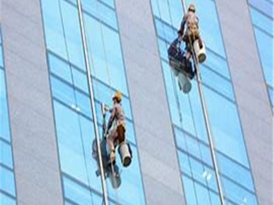 清洗青田高层外墙时如何避免影响周