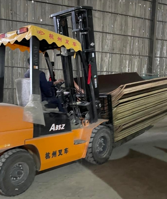 在狭小空间内叉车装卸，怎样保障安全无误？