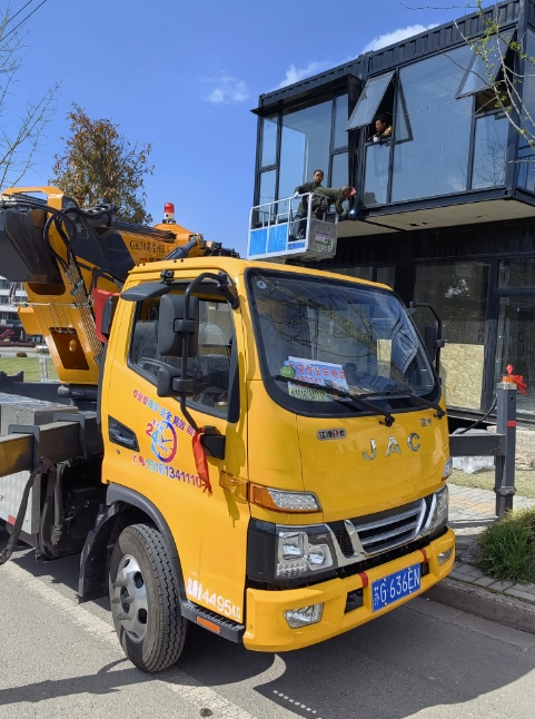 高空作业车的安全防护装置都有哪些呢？