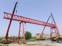 当吊车吊钩出现以上几种问题时，千万不能继续使用