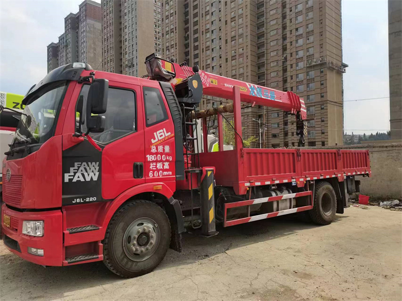 安顺吊车租赁作业时的保养和维护