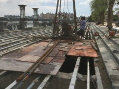 东莞打井公司提示打井机钻机轨道维护和钻头钻进过程应该注意的地方