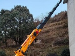 登高车在大风天气作业，安全防护措施是否足够完善？