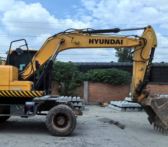 企业租挖机都需要了解哪些租赁细节？