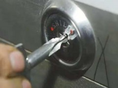 寿光开锁公司分享防盗门钥匙锁房如何开锁
