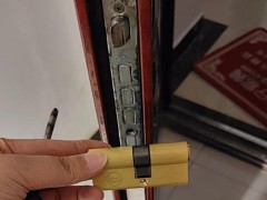 如何更换保险柜锁芯更换简单寿光开锁师傅为您提供建议。