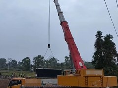 广告牌高空作业必须配备哪些安全防护设备？