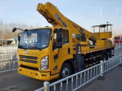 ​高空管道维修怎么租车？青田曲臂登高车精准作业！