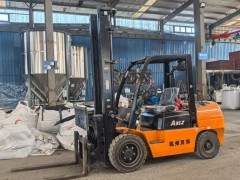 仓储场景专属方案，重庆叉车出租助力智能仓储高效运转