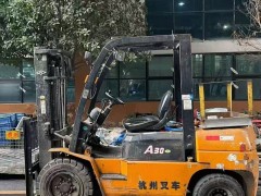 特种行业定制方案 —— 叉车租赁攻克高危场景作业难题​