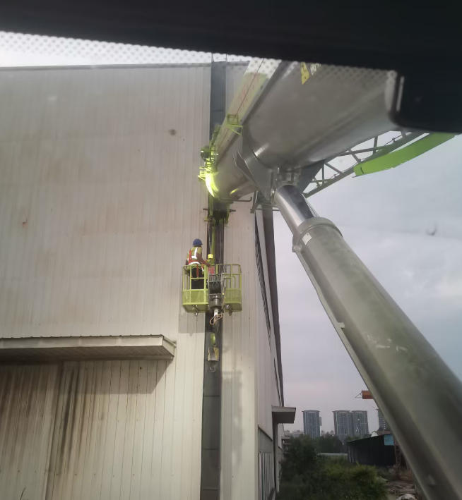 客户在桂平市租赁到吊车后，吊装公司会配备专业的司机吗？