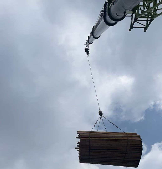 设备吊装问题，随车吊出租保证您的问题快度解决。