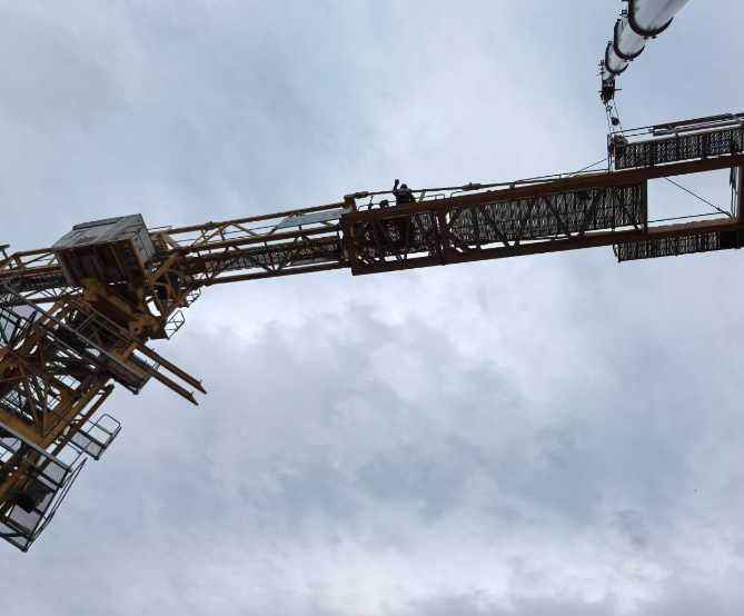 大吨位吊车出租（50吨以上）在狭窄路段能通行吗？