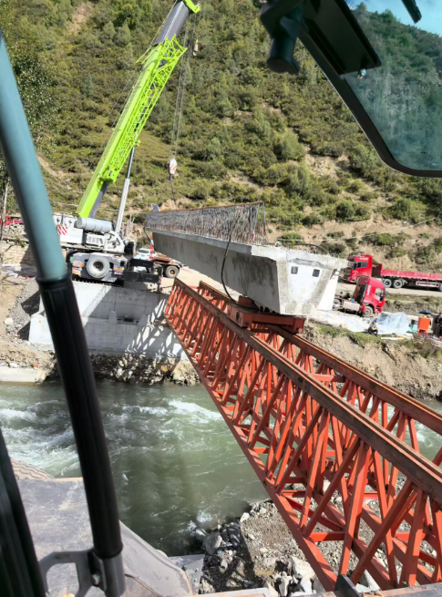 桥梁建设吊车出租选固定式还是移动式更灵活？