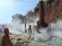 在多雨地区打井需要采取哪些特殊的防护措施？