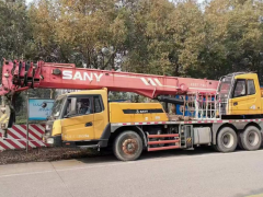 突发工程需要重型设备，从哪能快速找到靠谱大吊车？