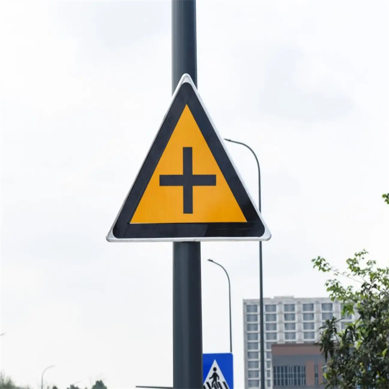 西宁道路标识标牌，指引清晰不迷路