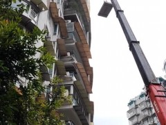 除了租金，吊车作业还可能产生哪些需要提前确认的附加费用？