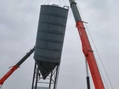 不同吨位的汽车吊，通常对应的常见作业场景有哪些？