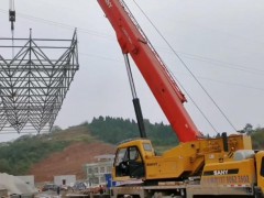 夜间或光线不足条件下的吊装作业，需要提前做好哪些特殊安排？