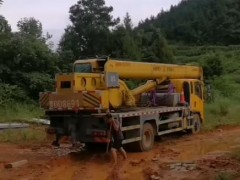 如果施工需要用到吊车，一般通过什么渠道联系租赁比较方便？