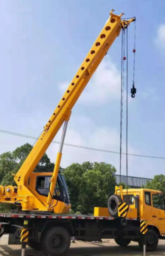 在租赁期间，如果操作手需要临时换班，应履行什么程序？