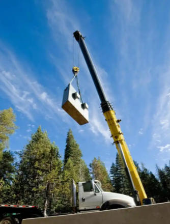 租赁的吊车如需进行简单的现场改装（如加装吊篮），责任谁负？