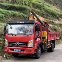 如何通过观察随车吊司机的操作习惯，初步判断其专业水平？