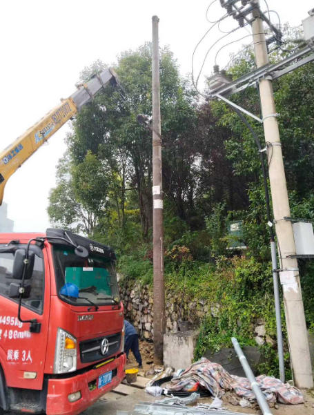 在雨季施工，如何做好随车吊电气系统和液压系统的防水防潮？