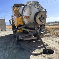 格尔木清理隔油池，提升城区排水系统运行效率