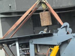 德清吊车出租如何计算台班费用？详解本地行情！