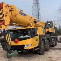 吊车在起吊过程中，如何有效控制被吊物的摆动和旋转？