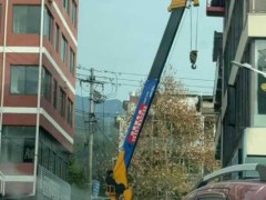 在市区内租赁随车吊进行吊装作业，有哪些事项需要注意？