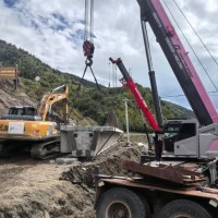 钢铁巨臂的共舞：揭秘多台吊车协同作业的指挥艺术！