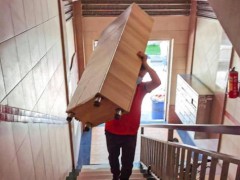 老旧居民楼无电梯？分享我们在凯里搬运大件家具的窍门！