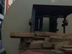 叉车装卸过程中是否需要提供额外的辅助工具？