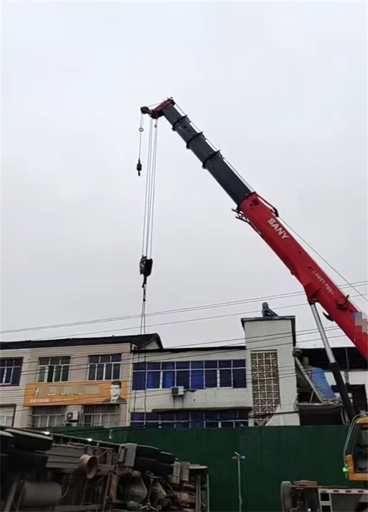 邻水县吊车出租合规停放：避免违章与扰民的建议！