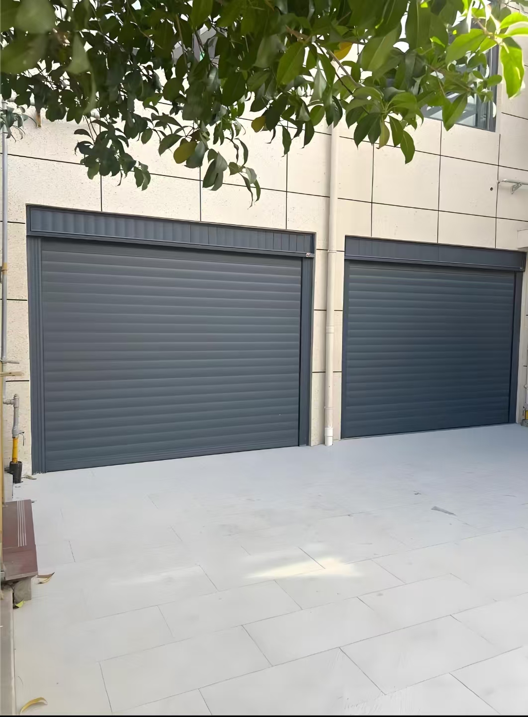 昆明嵩明自建房车库翻板门门头低矮能安装吗？